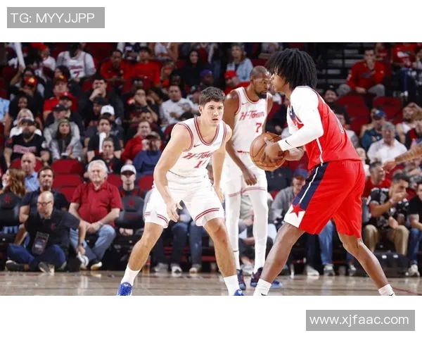 七十六人队在激烈对决中挑战热火队，争夺季后赛关键胜利的精彩战役